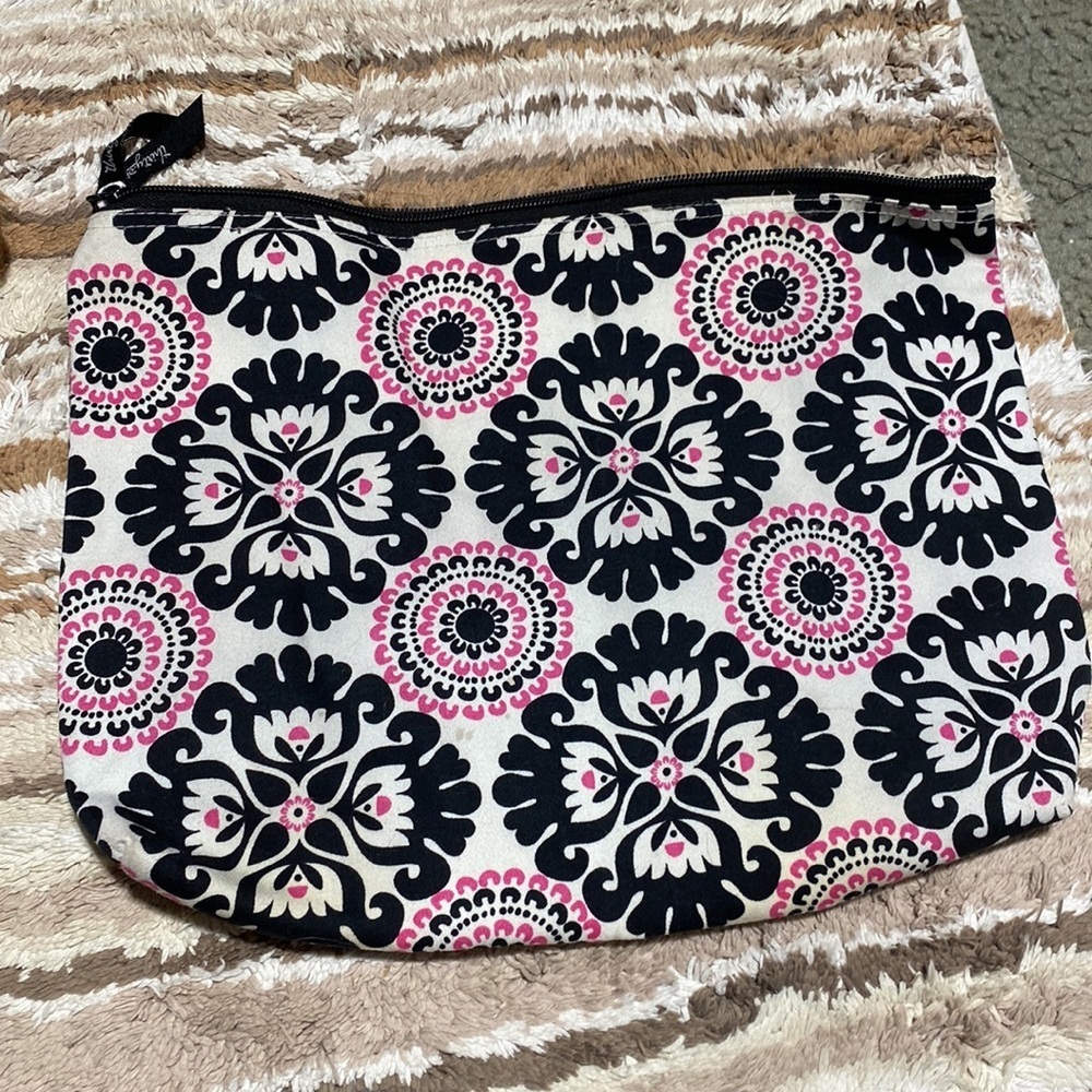 Thirty-One Black, White and Red Bag with Plastic Inside 12x9x2 Zippered​​​ - Picture 5 of 5
